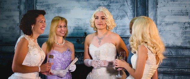 Kommunikationssperre Eigene Geschichten Gamour Girls grinsen und tuscheln